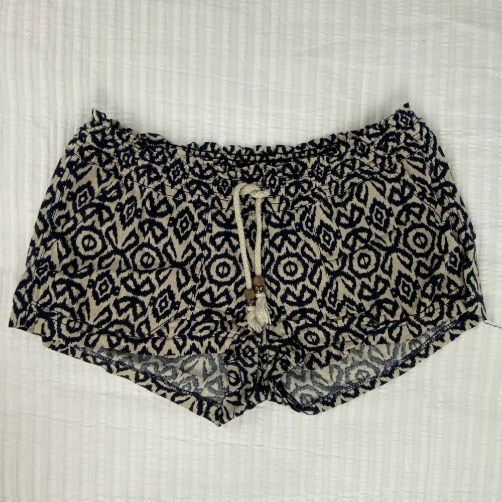 Blue Beige Pattern Linen Shorts Women’s Medium Stretchy With Drawstring